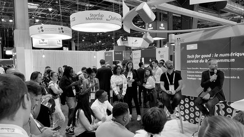Table ronde « Tech for good, le numérique au service du bien commun » devant un public